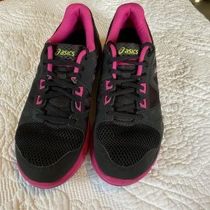 Women’s ASICS size 7